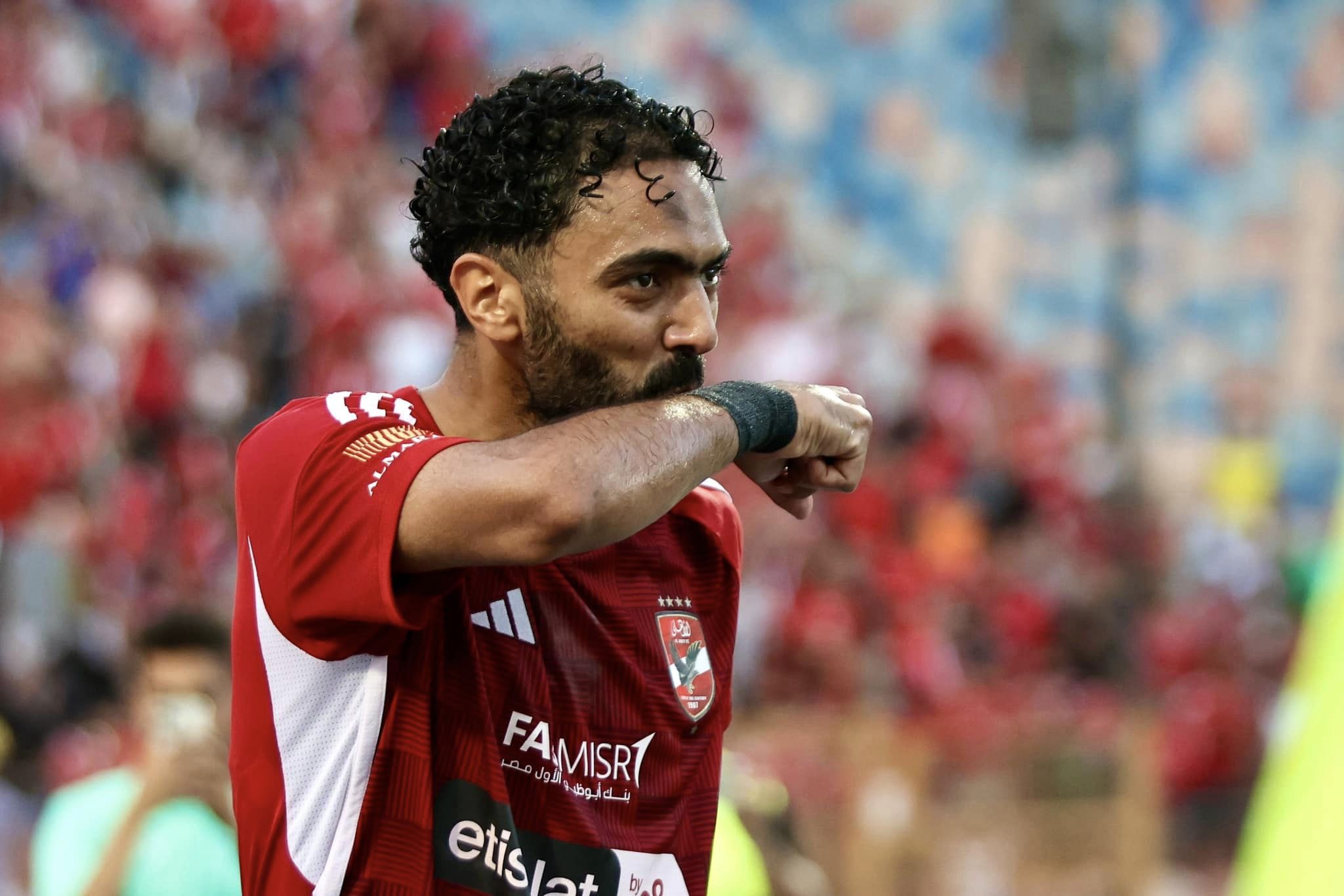 "تفاصيل رحيل حسين الشحات المحتمل عن الأهلي بعد كأس العالم للأندية"