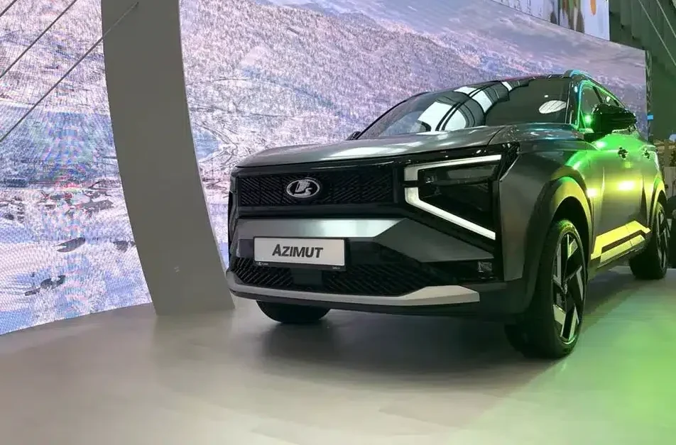 "Azimut تكشف عن سيارتها SUV العائلية المتطورة"