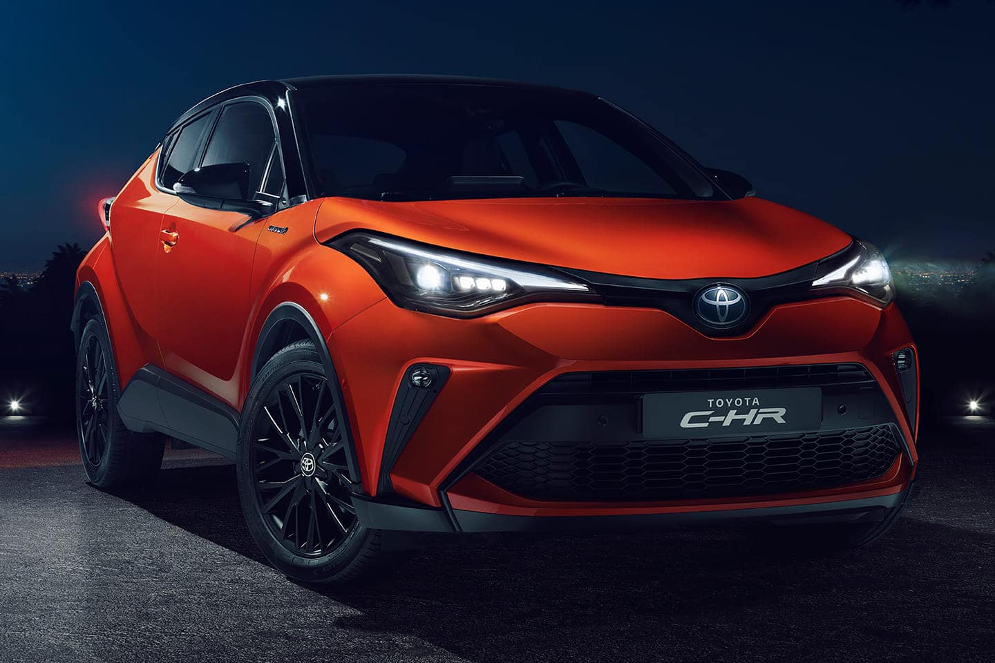 "مواصفات وسعر تويوتا C-HR المستعملة كروس أوفر بحالة ممتازة"