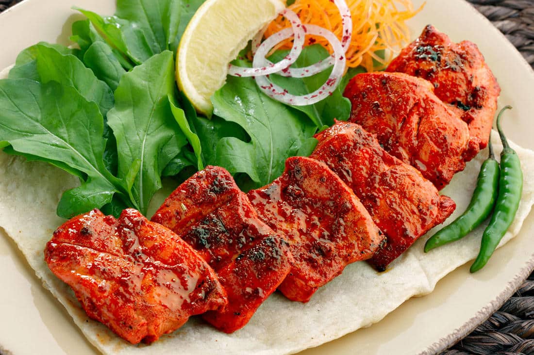 طريقة عمل دجاج التندوري بتتبيلة هندية سهلة وسريعة ولذيذة جدا في البيت