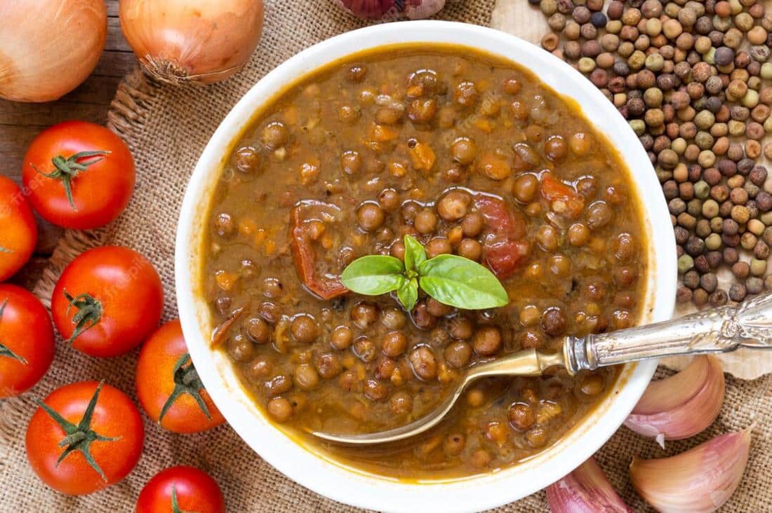 طريقة عمل شوربة عدس أحمر بالدجاج خطوة بخطوة زي المطاعم