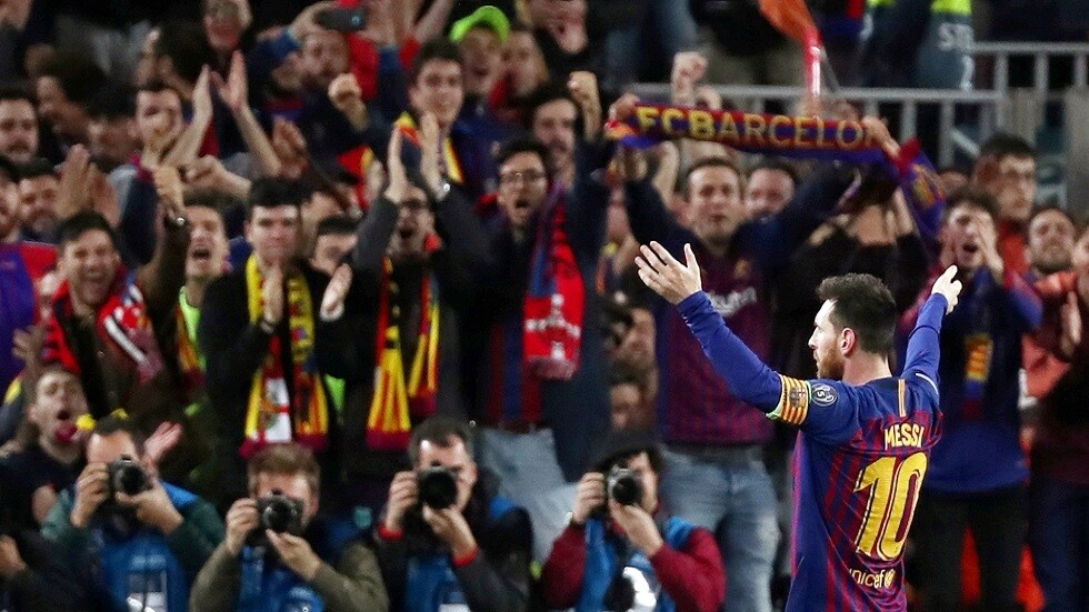 "ميسي يحتفل بأحد أهدافه التاريخية في الكلاسيكو"
