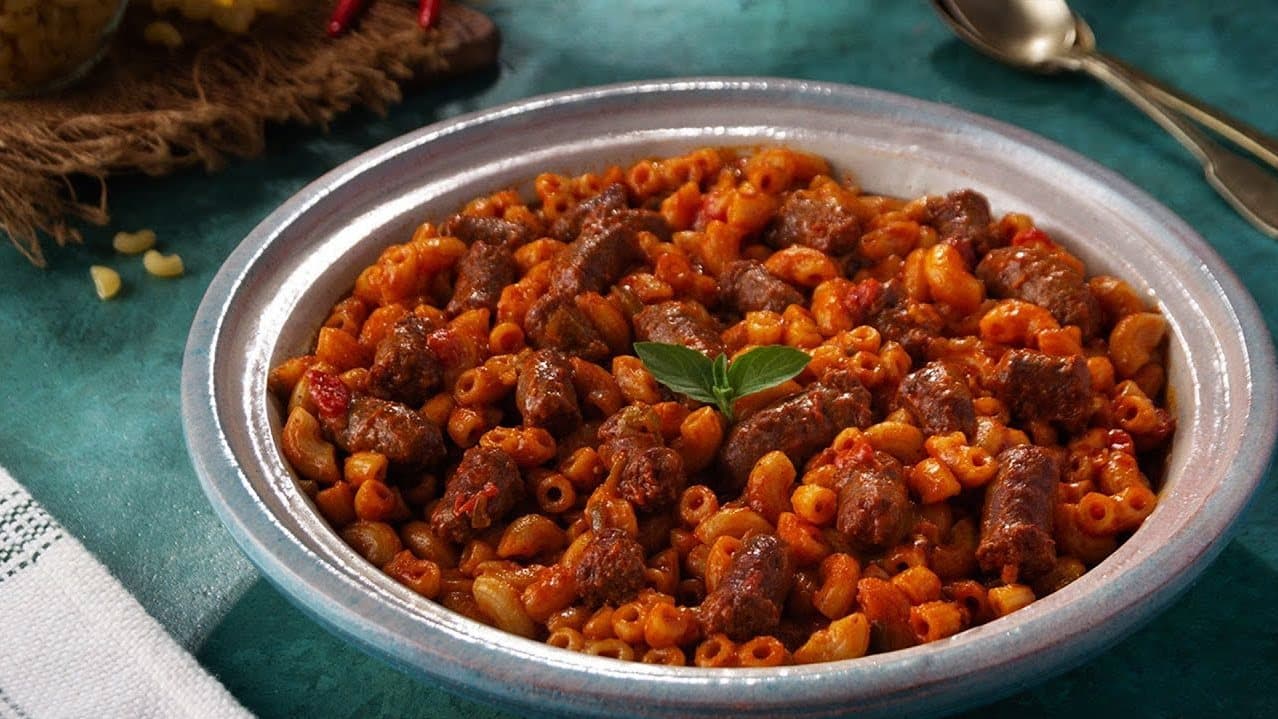 لو نفسك في أكلة مكرونة مختلفة وسهلة وسريعة، لازم تجربي المبكبكة الليبية بالطريقة التقليدية