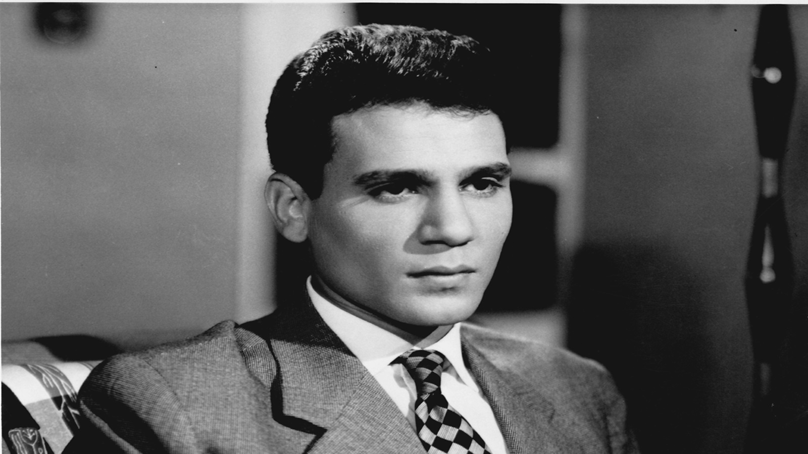"في عيد ميلاده الـ96.. عبد الحليم لا يزال يغني في قلوب الملايين"