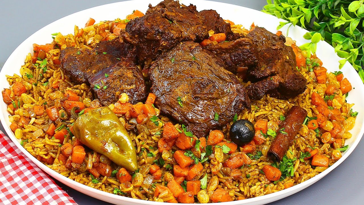 جرب ألذ كبسة لحمة سعودية مع سلطة الدقوس اللاذعة!