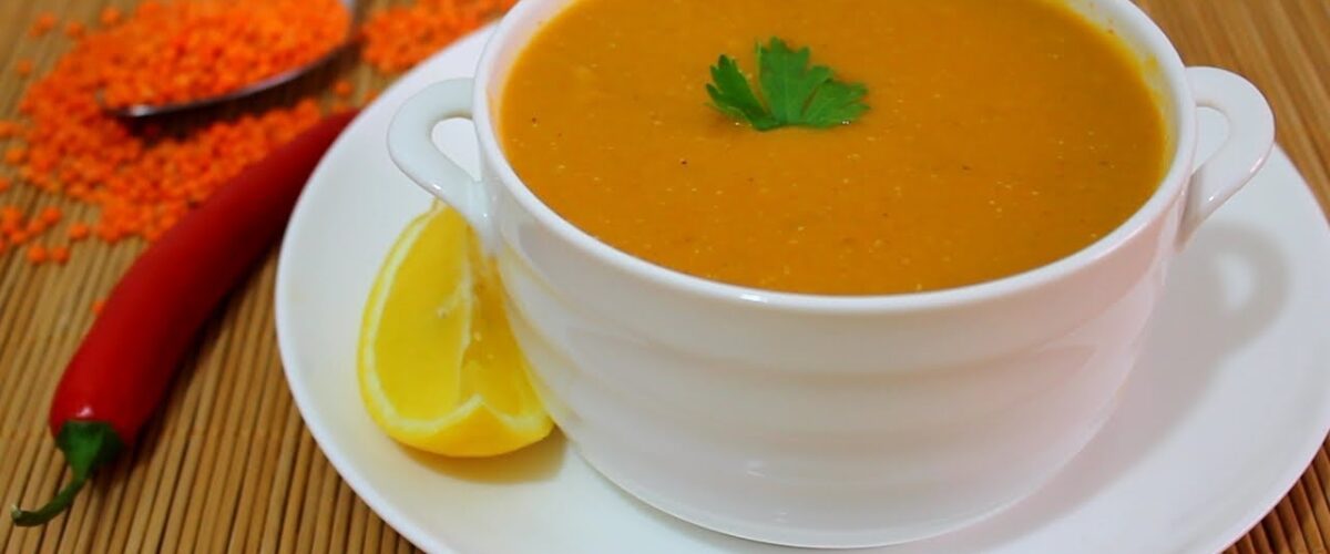 طريقة عمل شوربة العدس الصفراء بالشعيرية والخبز المحمص بطريقة سهلة وسريعة