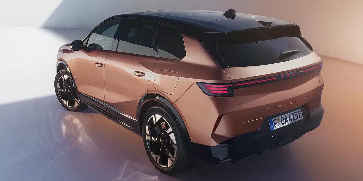 "أوبل تطرح إصدارًا جديدًا من جراند لاند Electric بدفع رباعي"