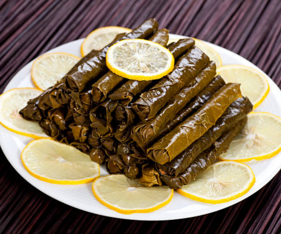 خطوة بخطوة لعمل تسبيكة ورق العنب زي ما كانت بتعملها ست الكل: بهارات مظبوطة وطماطم متسبكة صح