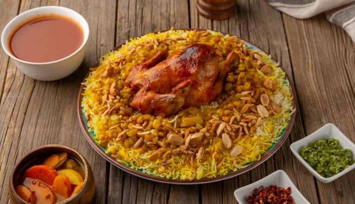 إزاي تعملي دجاج بالأرز والمكسرات زي المطاعم؟