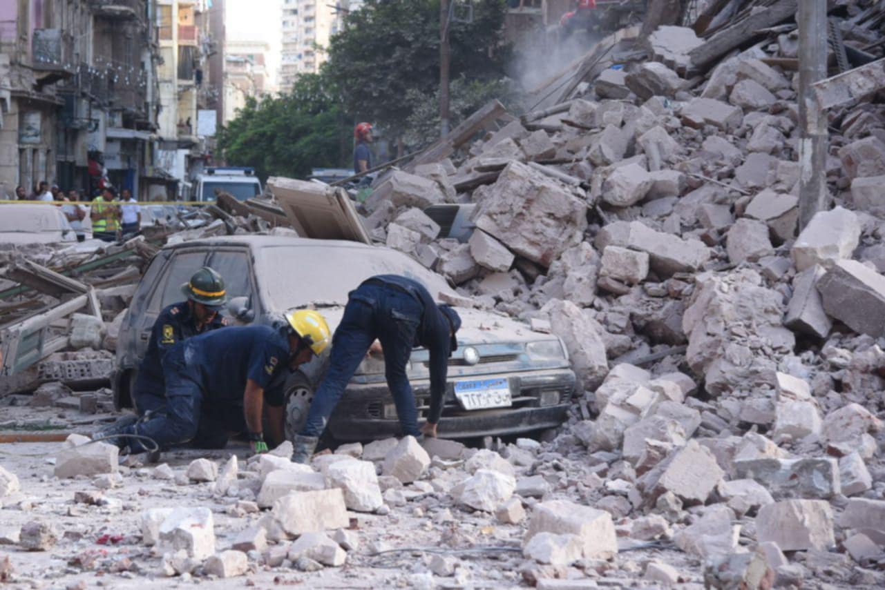 "موقع انهيار العقار بشارع صلاح الدين"