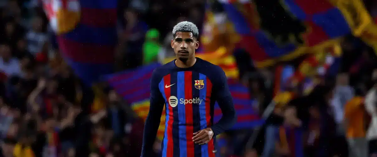 "أراوخو يواصل مشواره مع برشلونة وسط نفي تام للشائعات"