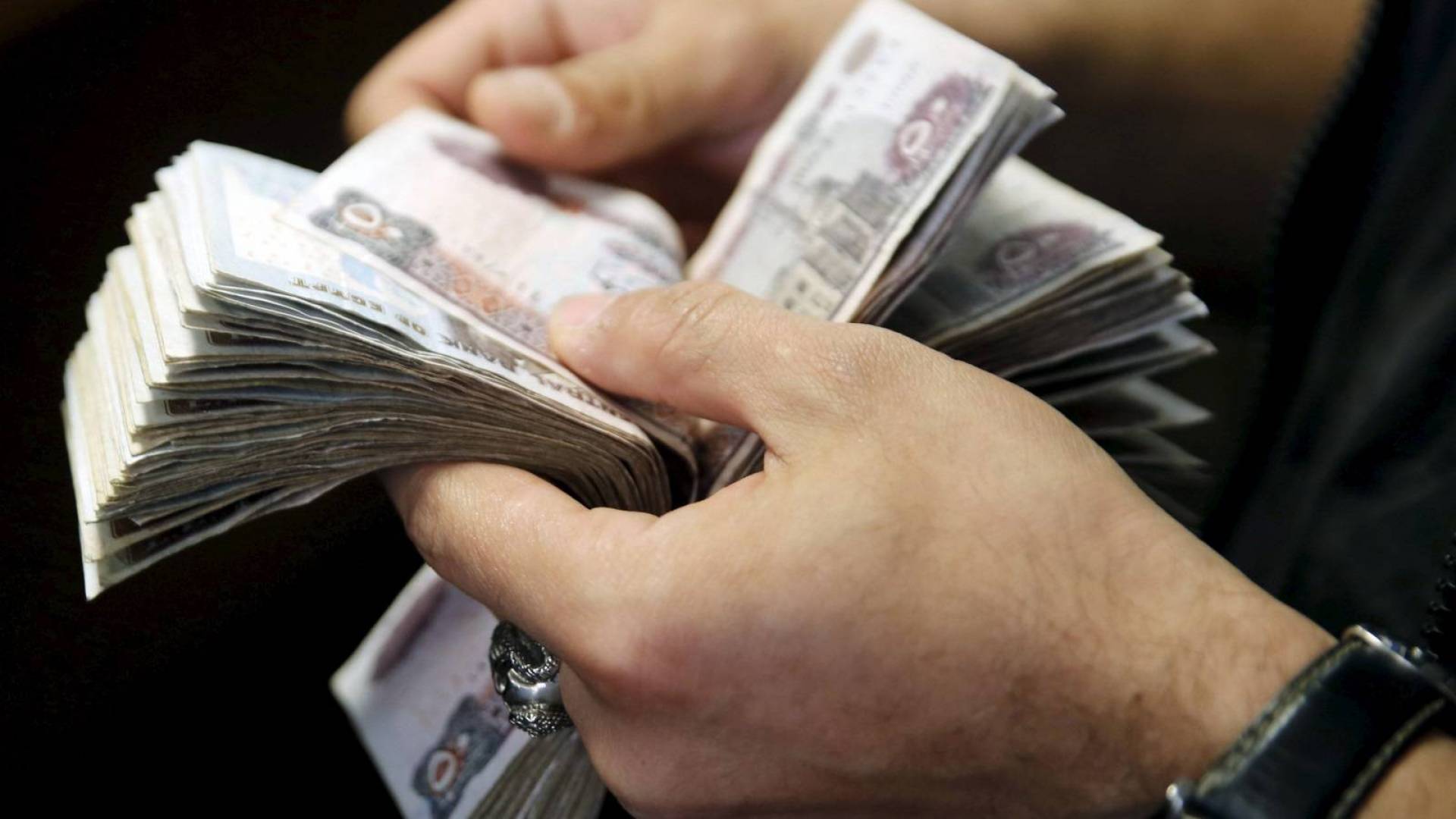 "زيادة رواتب الموظفين خلال أيام"