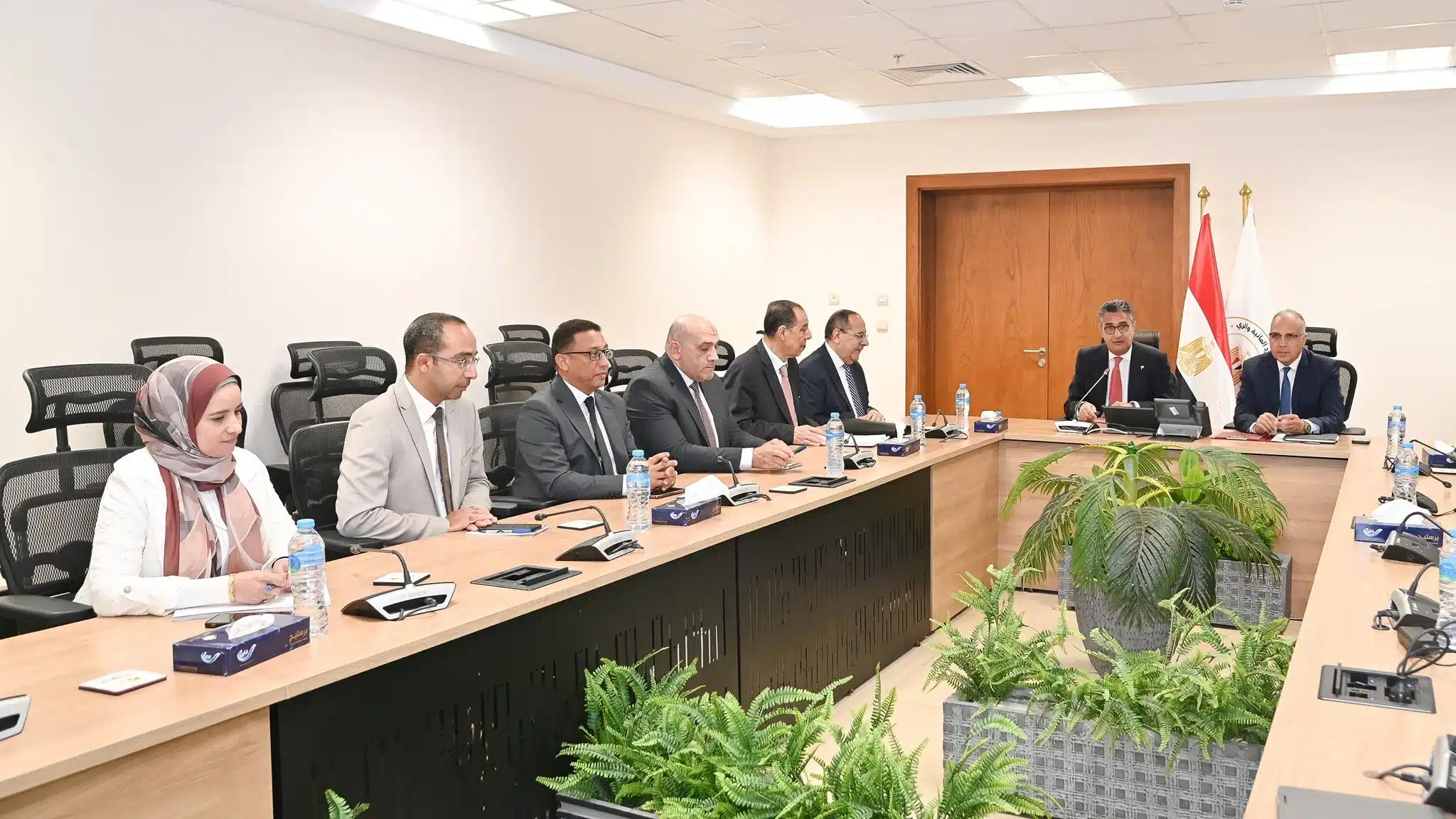 "وضع خطط قصيرة وطويلة المدى لتحديث المصانع"