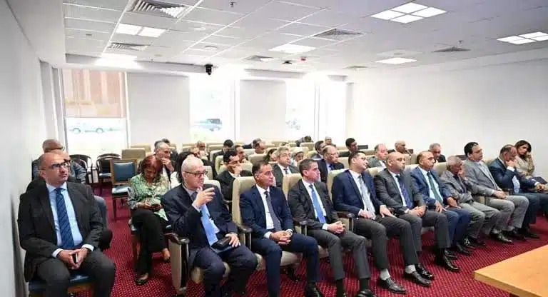 "محمود فوزي يؤكد أهمية التواصل السياسي والقانوني"