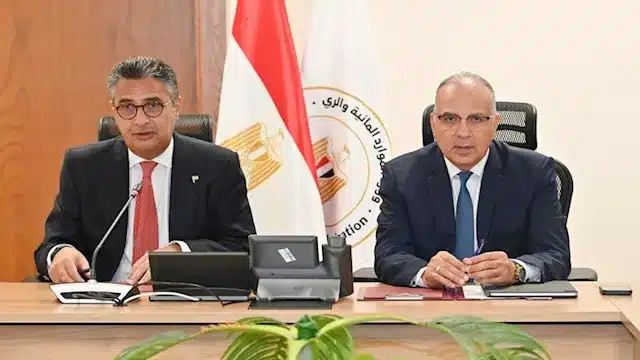 "اجتماع وزارتي الري والتموين لتطوير مصانع السكر"