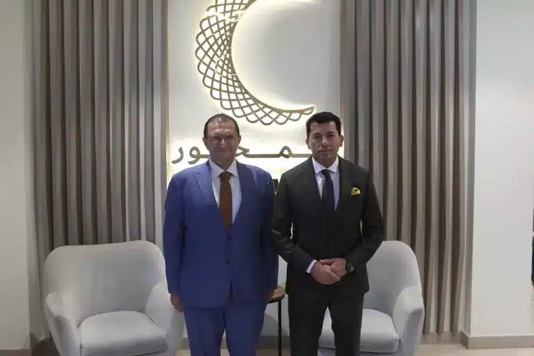 "مستشفى المحور في قلب منظومة التأهيل الرياضي.. زيارة تفقدية من وزير الشباب"