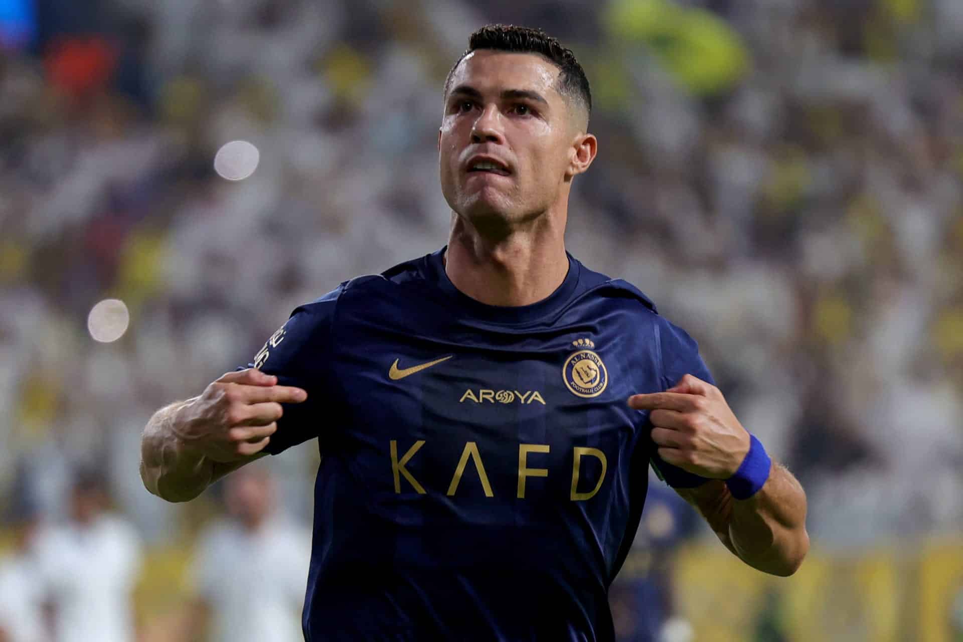 "رونالدو يتصدر هدافي الدوري السعودي"