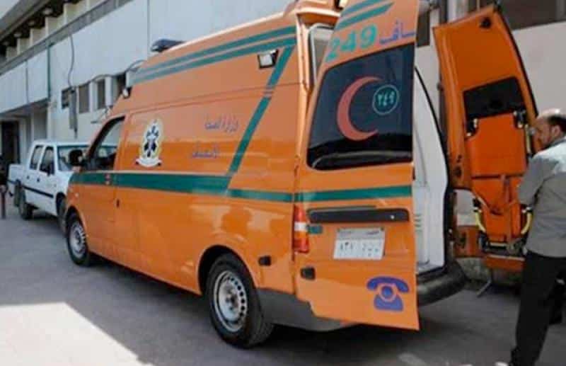 "نقل مصابين بحادث تصادم قنا بسيارات الإسعاف"