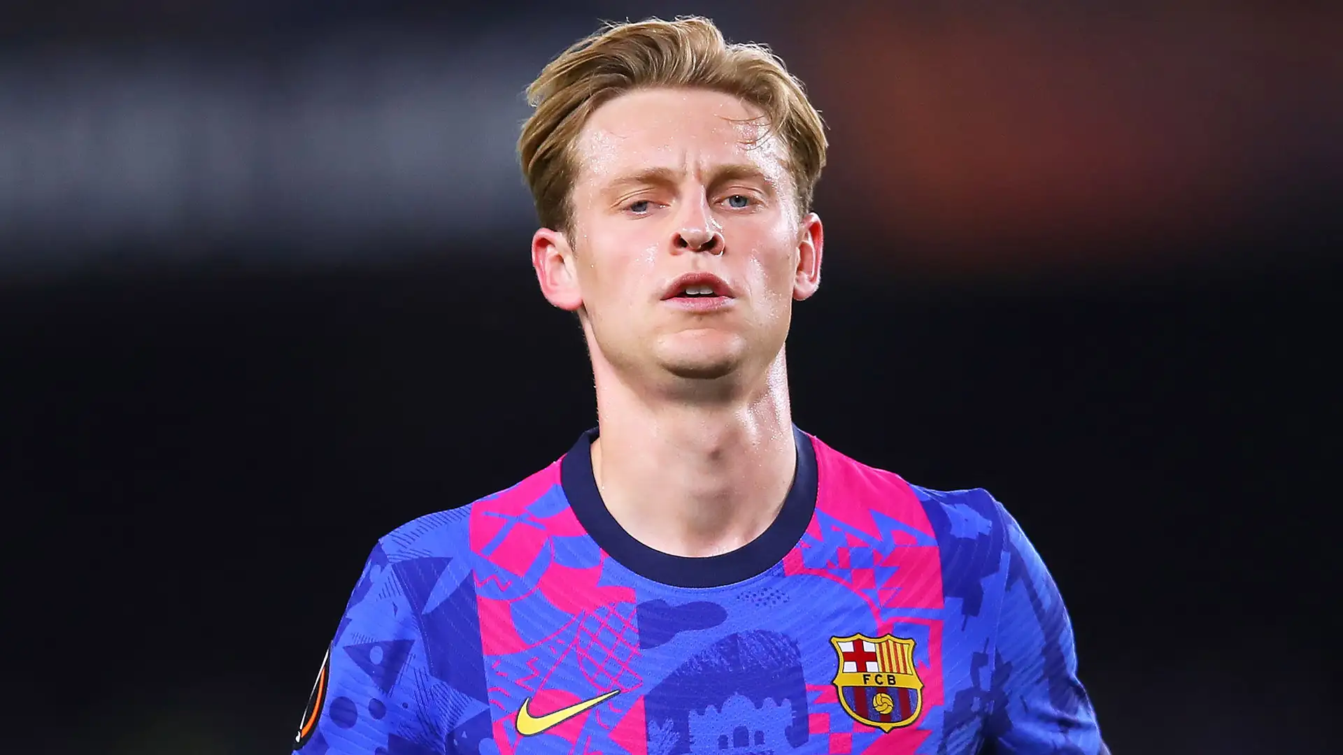 "برشلونة يقترب من تجديد عقد دي يونج"