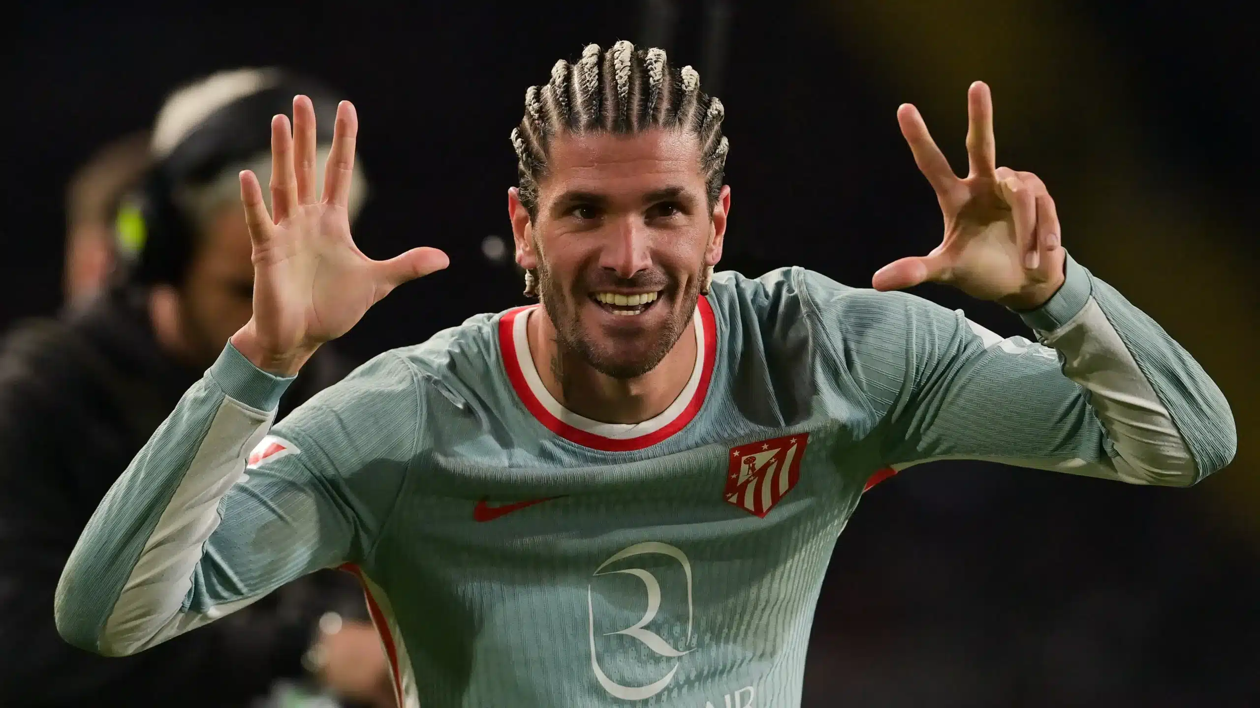 "دي بول بقميص أتلتيكو مدريد في آخر ظهور له بالدوري الإسباني"