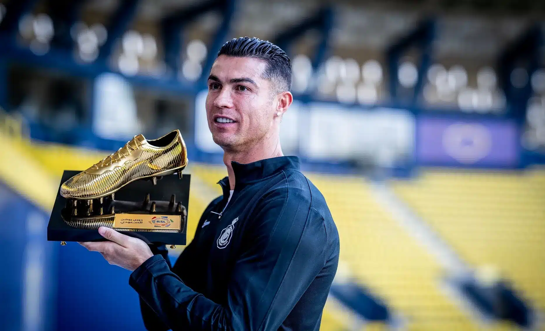 "رونالدو يحصد جائزة لاعب الموسم في الدوري السعودي"