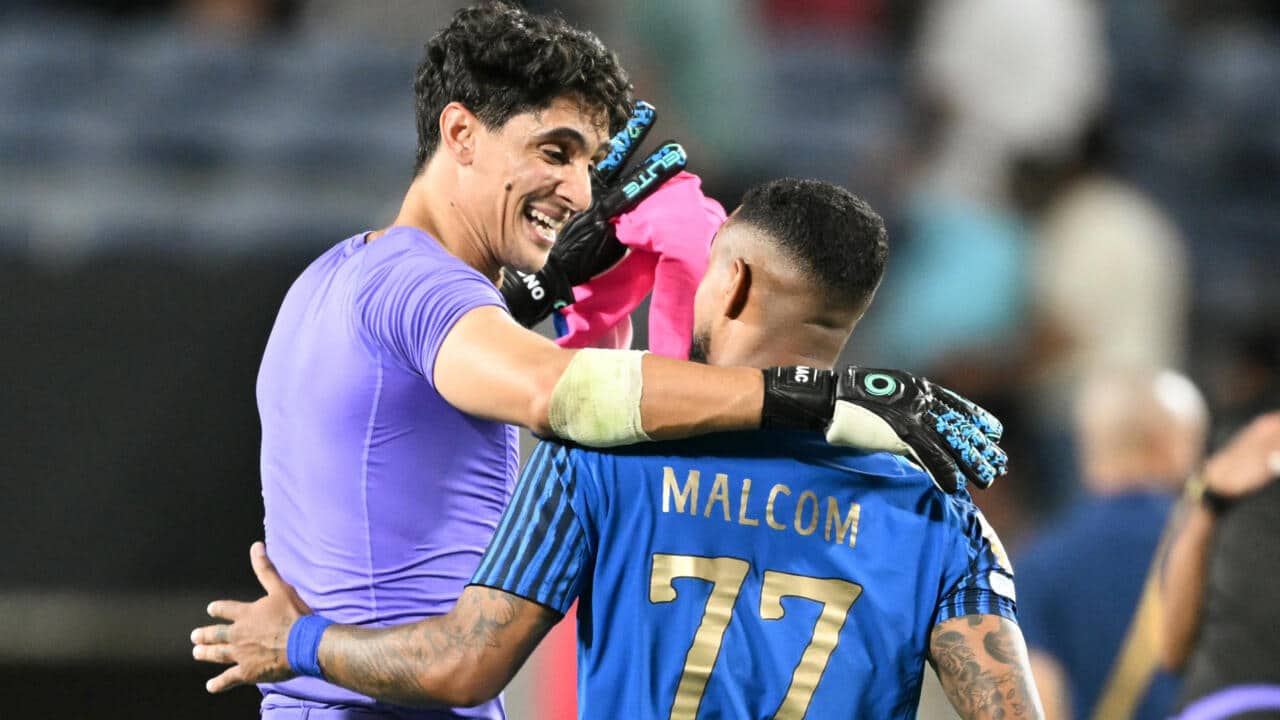 "احتفالات بونو بعد تصديه لركلة جزاء أمام ريال مدريد"