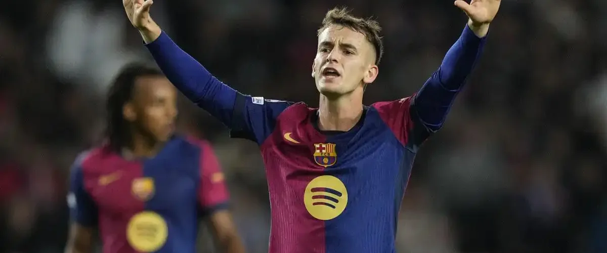 "برشلونة يفكر في بيع كاسادو لتقليص الرواتب وإنعاش ميزانية الانتقالات"
