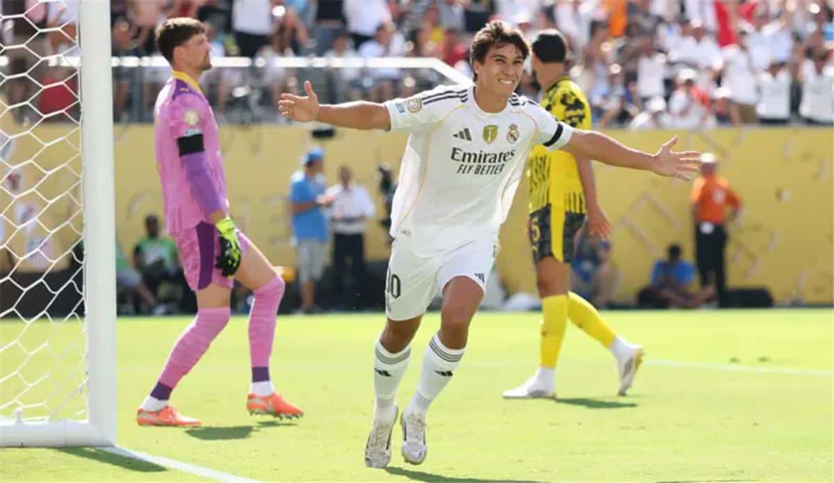 "جونزالو جارسيا يحتفل بهدفه الرابع في كأس العالم للأندية"