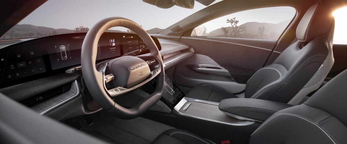 "لوسيد تطرح Air Grand Touring بقوة هائلة وشحن فائق في 16 دقيقة"