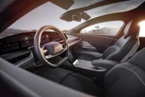 "لوسيد تطرح Air Grand Touring بقوة هائلة وشحن فائق في 16 دقيقة"