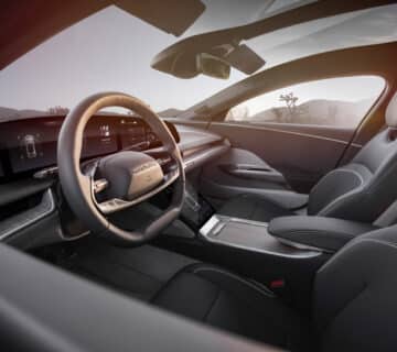 "لوسيد تطرح Air Grand Touring بقوة هائلة وشحن فائق في 16 دقيقة"
