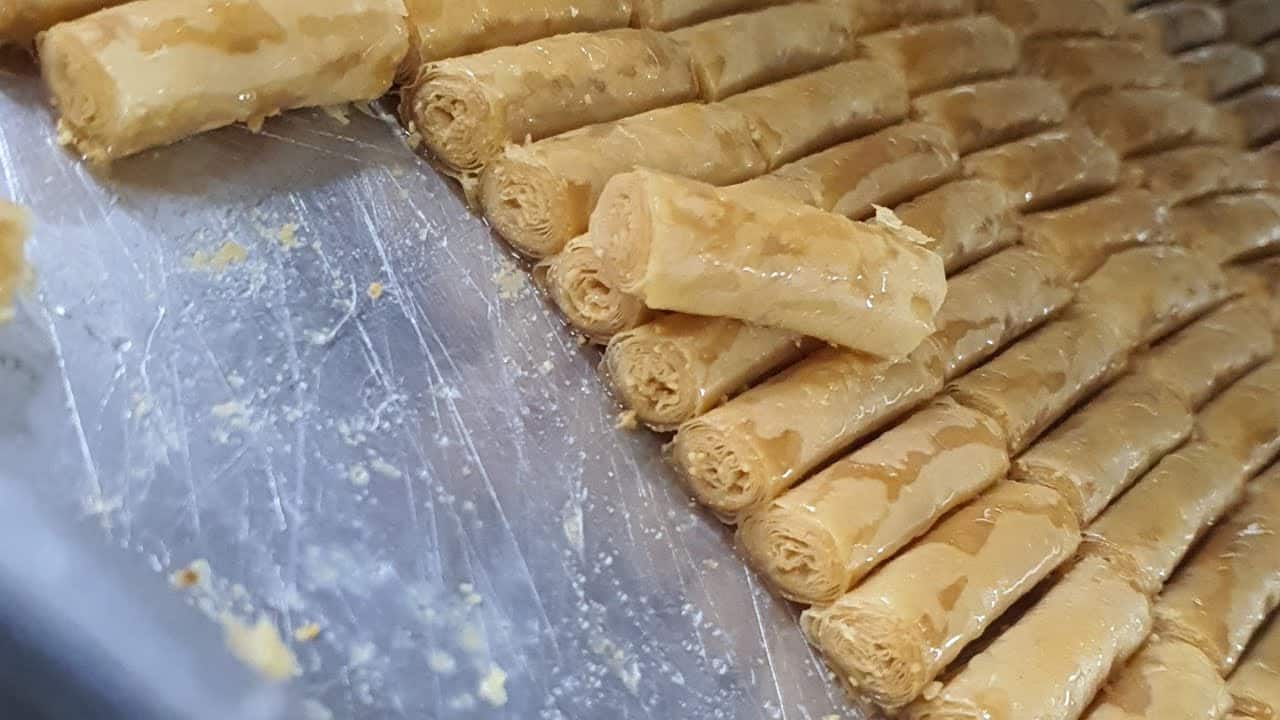 لو بتحبي الحلويات الشرقية، جربي بقلاوة بالكاجو ولا أسهل ولا ألذ من كده!