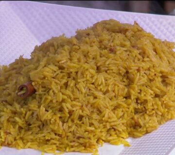 جربي وصفة الأرز بالكاري بالخضار والبازيلاء.. نكهة مميزة وسهلة التحضير في البيت