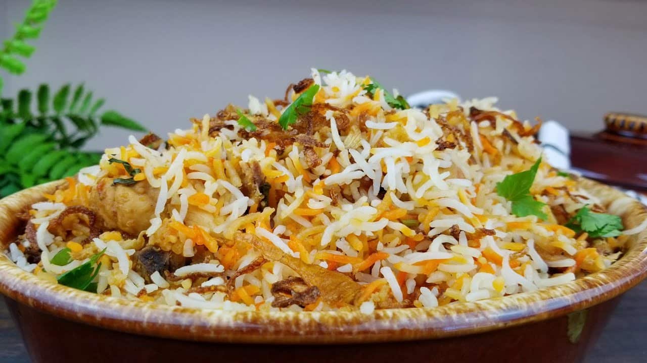 برياني دجاج من غير تعقيد، من غير لف كتير، من غير مكونات غريبة... كل حاجة في البيت!
