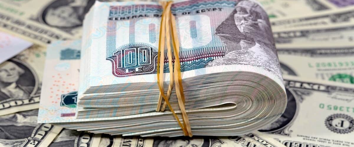 "تراجع جديد لسعر الدولار أمام الجنيه في 10 بنوك مصرية"